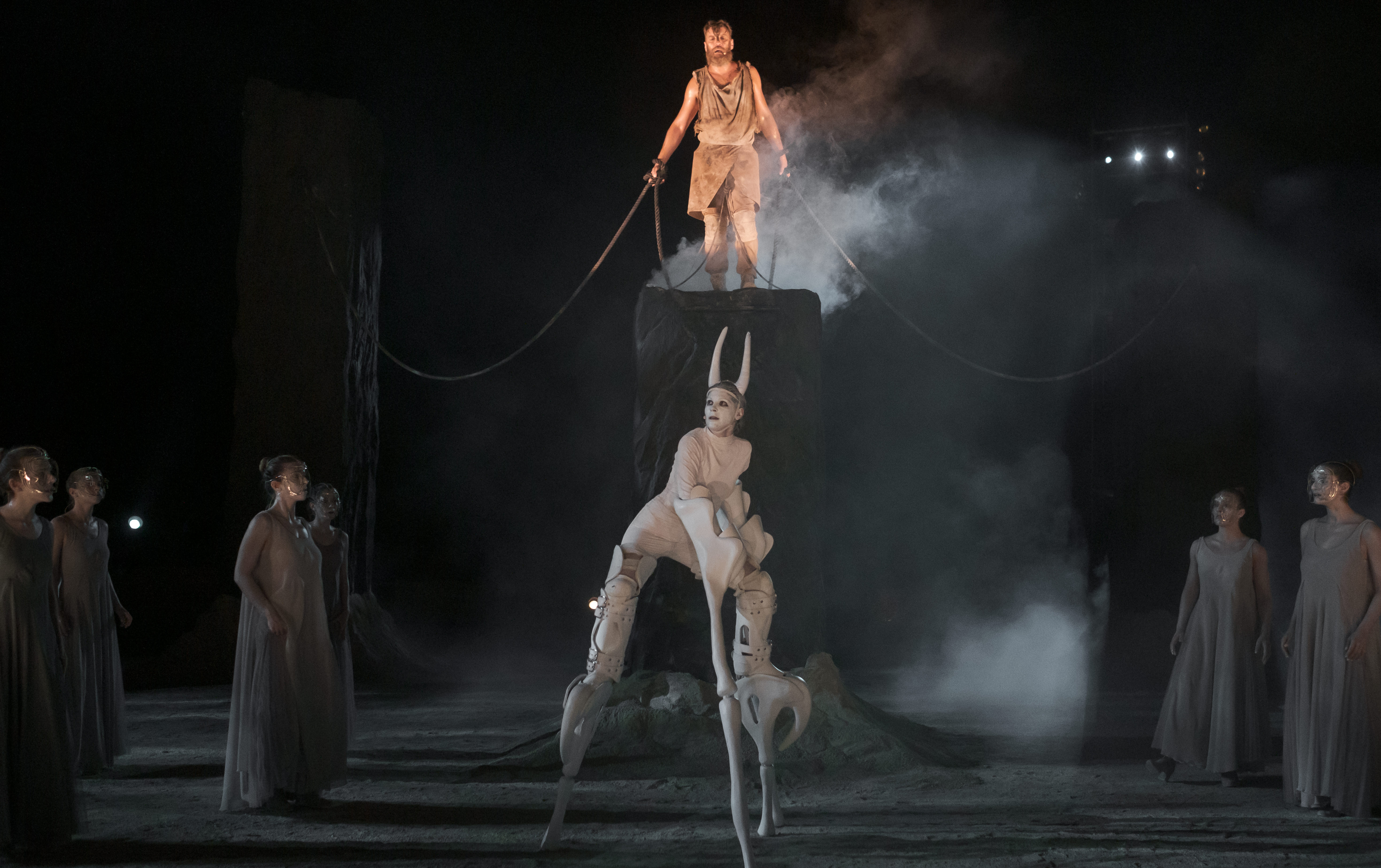 Io (Iro Bezou) in her spectacular costume on stilts